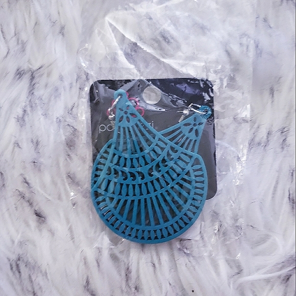 FREE w $25+ Purchase Papparazzi teal blue lattice earrings